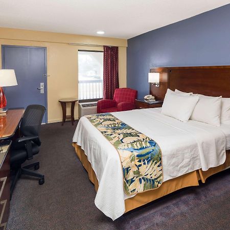 Days Inn By Wyndham Walterboro Buitenkant foto