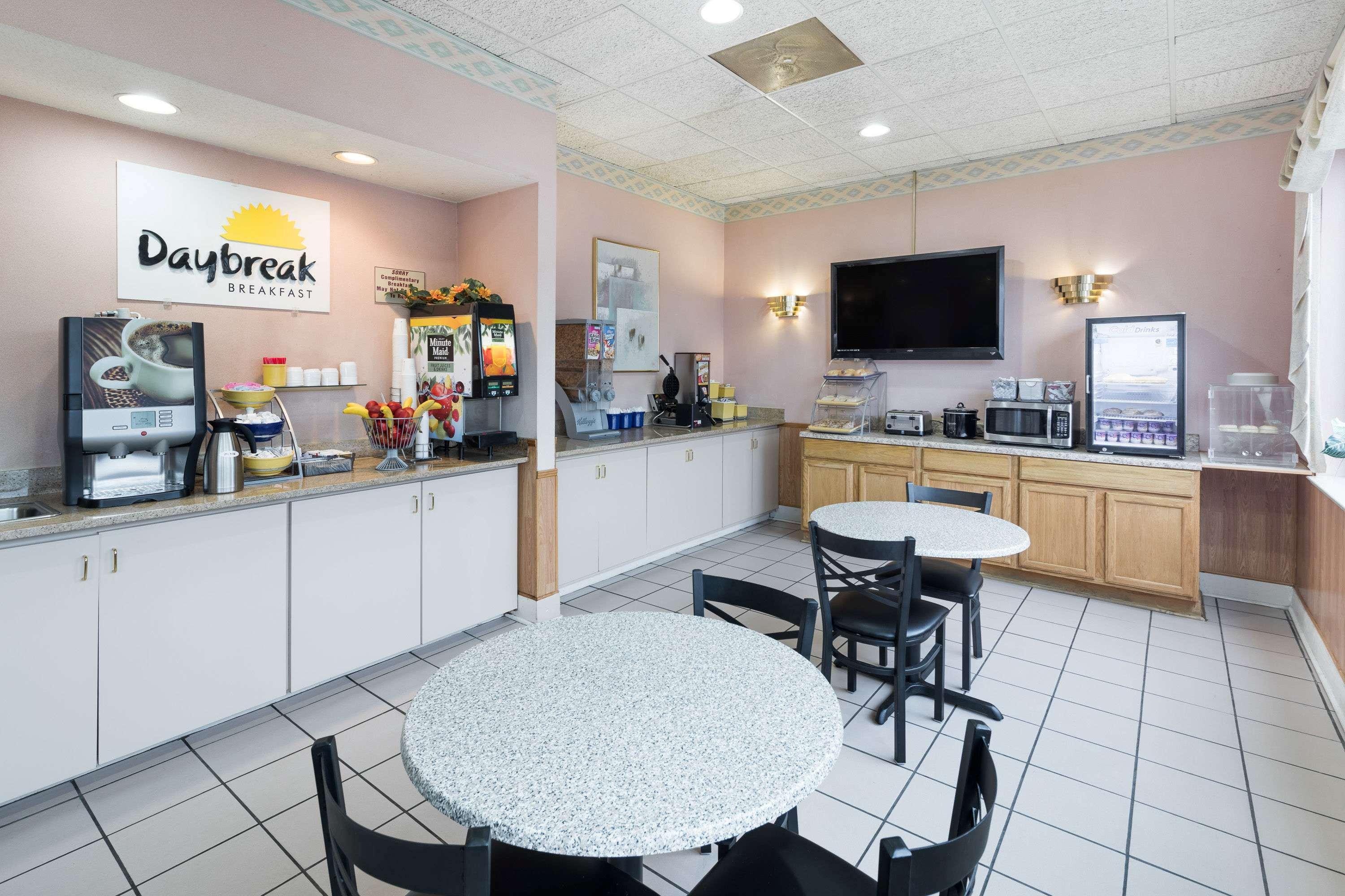 Days Inn By Wyndham Walterboro Buitenkant foto