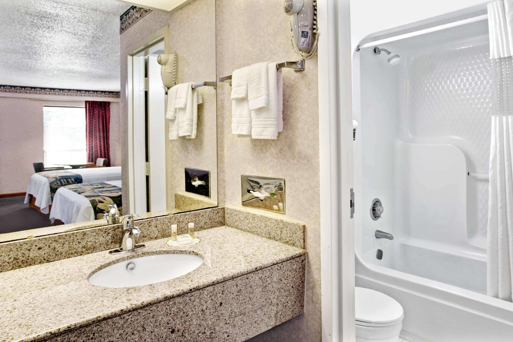 Days Inn By Wyndham Walterboro Buitenkant foto