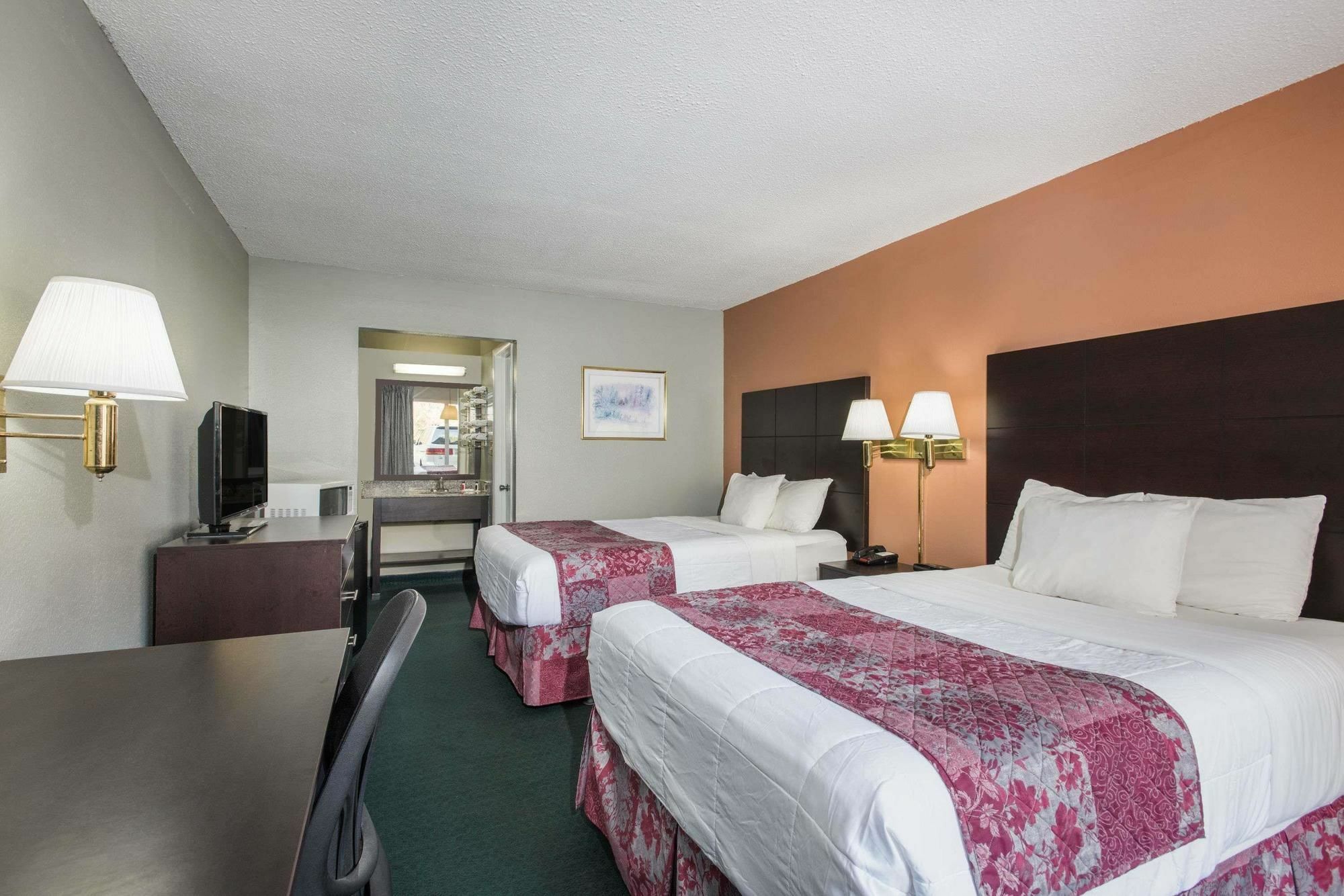 Days Inn By Wyndham Walterboro Buitenkant foto